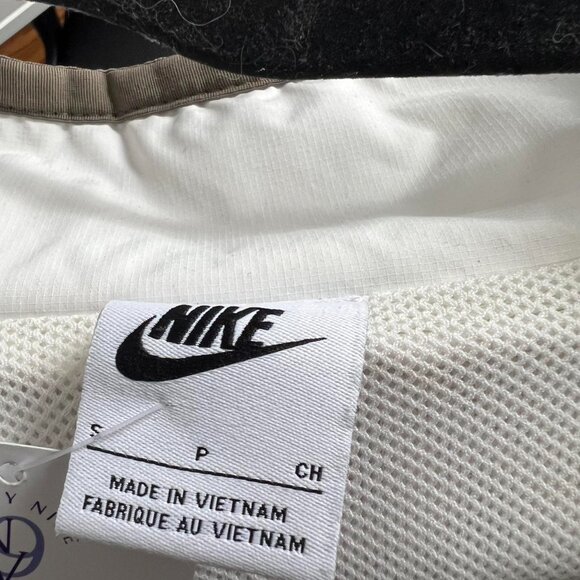 White And Green Nike Sherpa - Picture 8 of 8